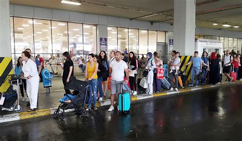A­t­a­t­ü­r­k­ ­H­a­v­a­l­i­m­a­n­ı­­n­d­a­ ­d­ö­n­ü­ş­ ­y­o­ğ­u­n­l­u­ğ­u­ ­-­ ­S­o­n­ ­D­a­k­i­k­a­ ­H­a­b­e­r­l­e­r­